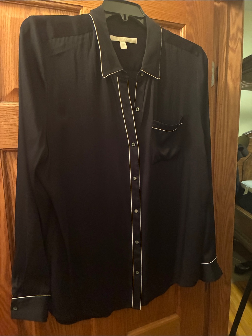Nordstrom Women’s Black Satin Contrast-Piping Button-Up Shirt